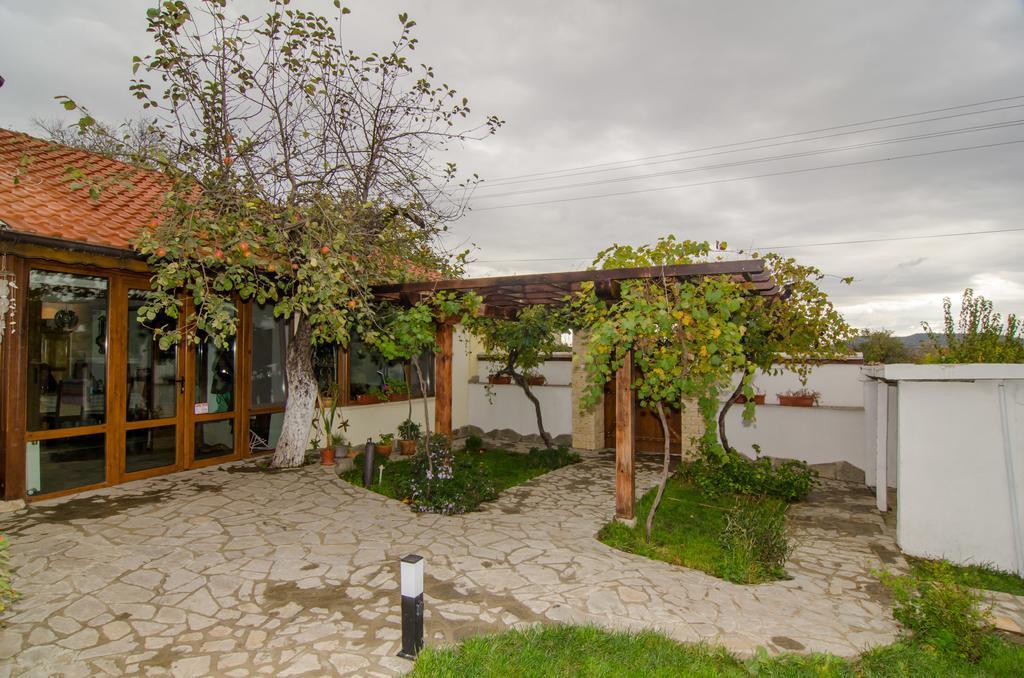 Guest House Villa Elma Nevsha Bagian luar foto