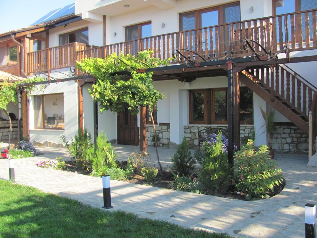 Guest House Villa Elma Nevsha Bagian luar foto
